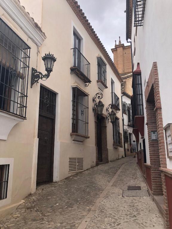 Stylish 3 bed house 2 bathrooms with patio, roof terrace and communal pool  5 minutes away from the beautiful Spanish white village of Casares Pueblo  and only 20 mins from the sea, Casares – Updated 2024 Prices
