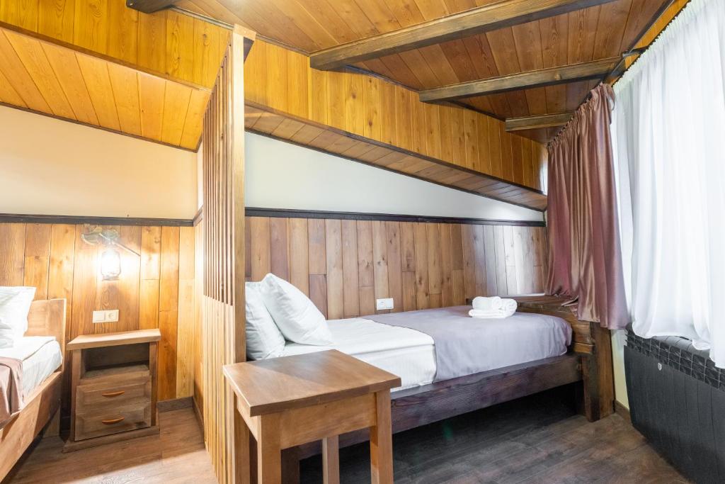 Postel nebo postele na pokoji v ubytování Hotel Mansarda Mestia