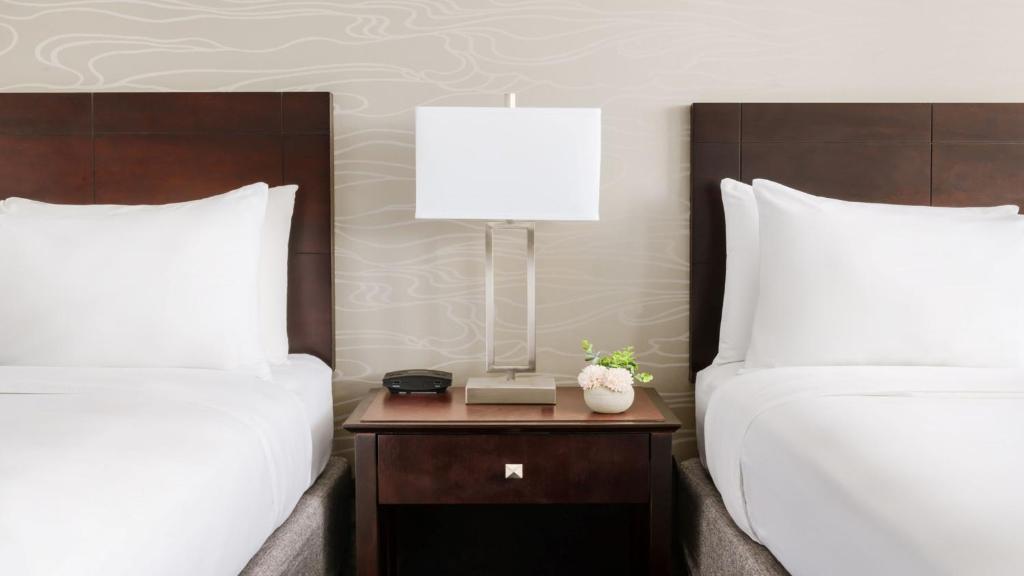 Crowne Plaza Phoenix Airport - PHX by IHG - Standardzimmer Mit Queensize-Betten