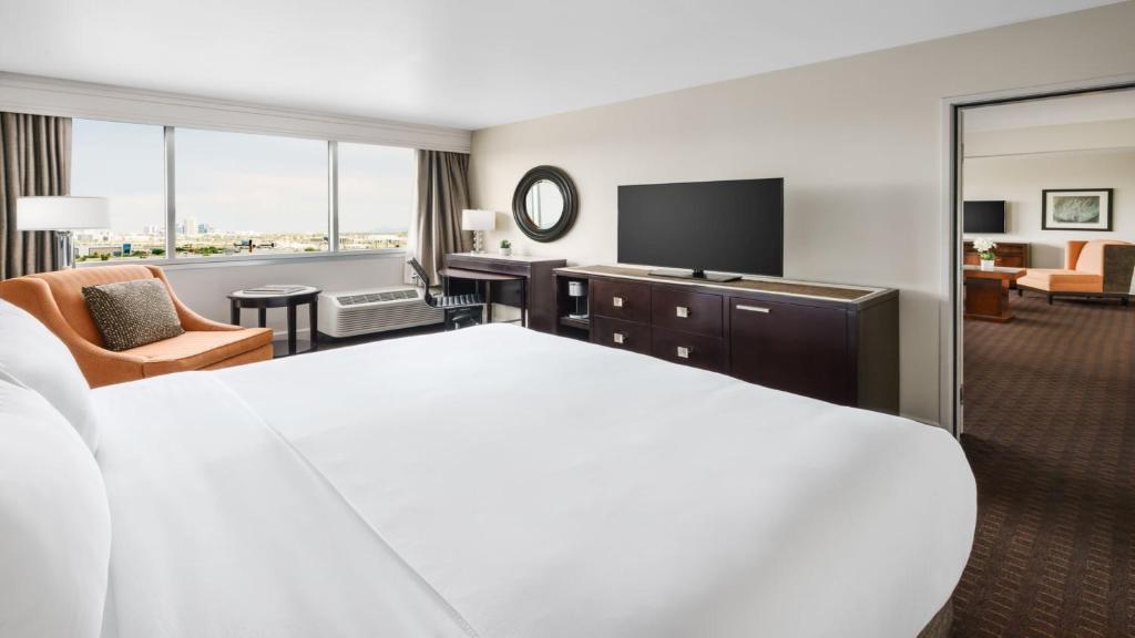 Crowne Plaza Phoenix Airport - PHX, an IHG Hotel - King Suite Met 1 Slaapkamer