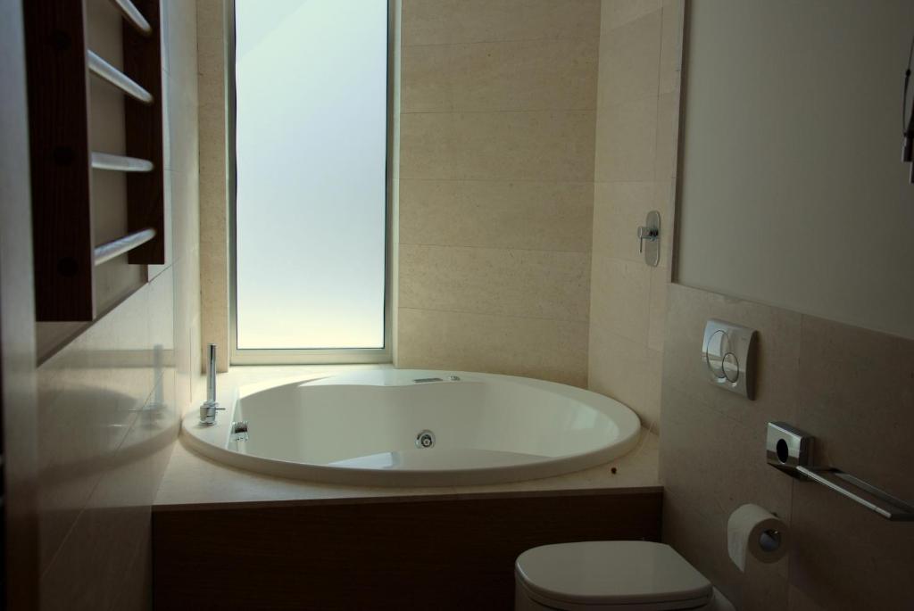 Ванная комната в Sea Art Hotel