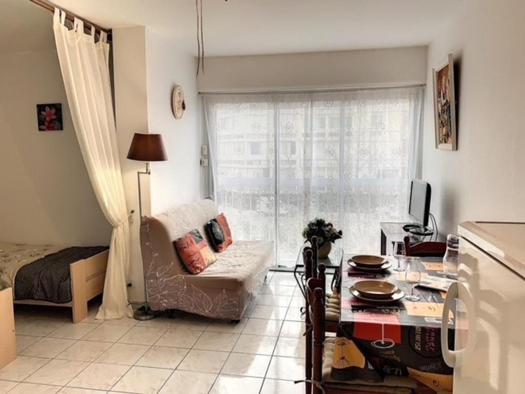 a small living room with a couch and a table at Studio Balaruc-les-Bains, 1 pièce, 4 personnes - FR-1-503-41 in Balaruc-les-Bains