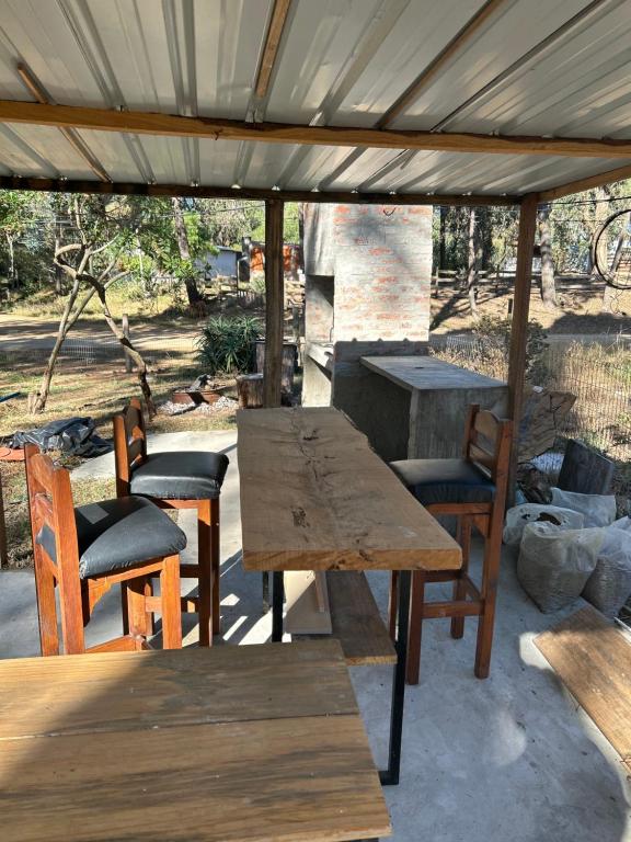 a wooden table and chairs under a tent at Cuchilla Alta domo geodésico in Cuchilla Alta