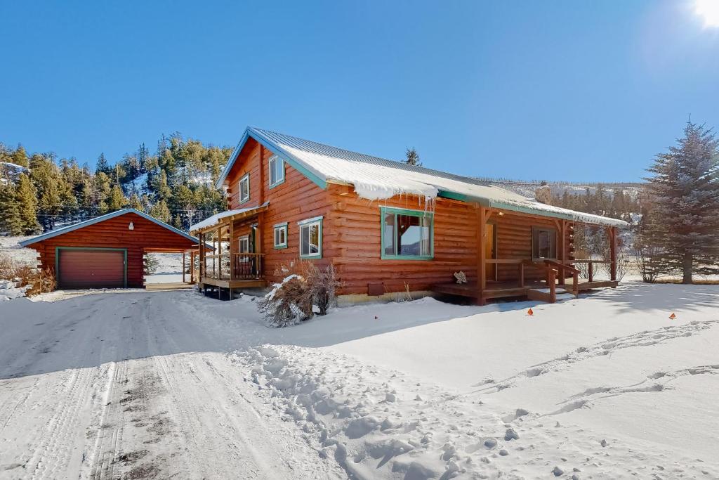Keller's Mountain Cabin בחורף