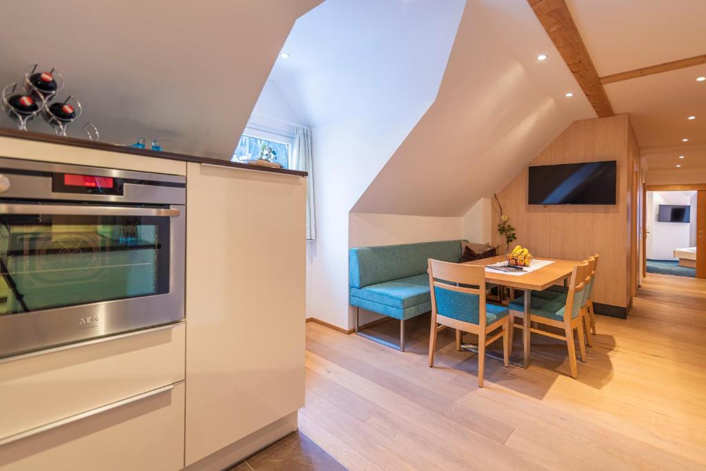 Televízia a/alebo spoločenská miestnosť v ubytovaní Hotel Garni Martina