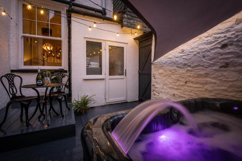 a jacuzzi tub in a backyard with a table at Mulberry in Windermere