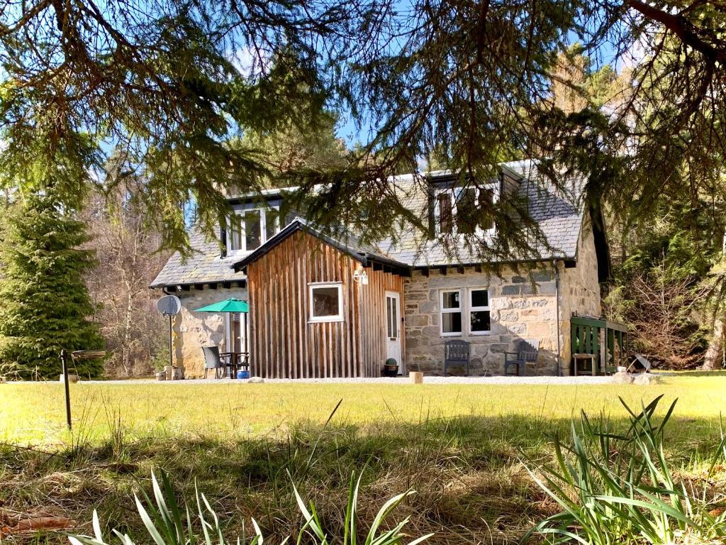 a stone house in the middle of a field at Feagour in Ardverikie