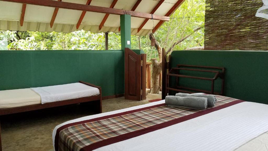 Postel nebo postele na pokoji v ubytování Sigiri Holiday Villa