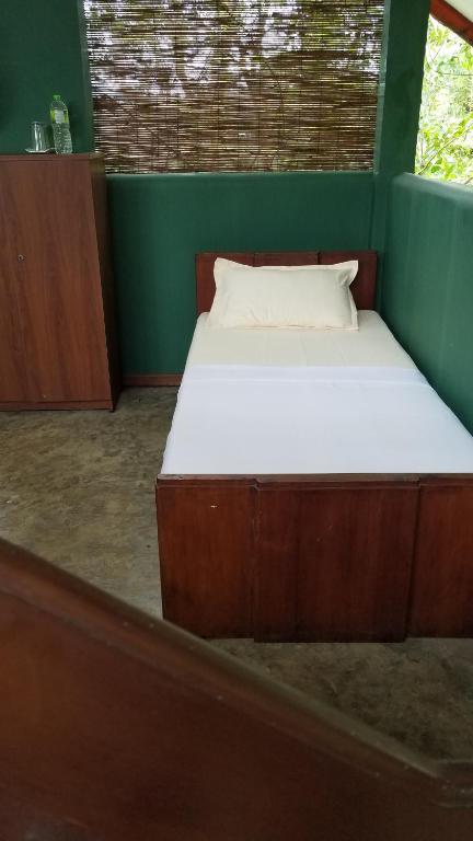 Postel nebo postele na pokoji v ubytování Sigiri Holiday Villa