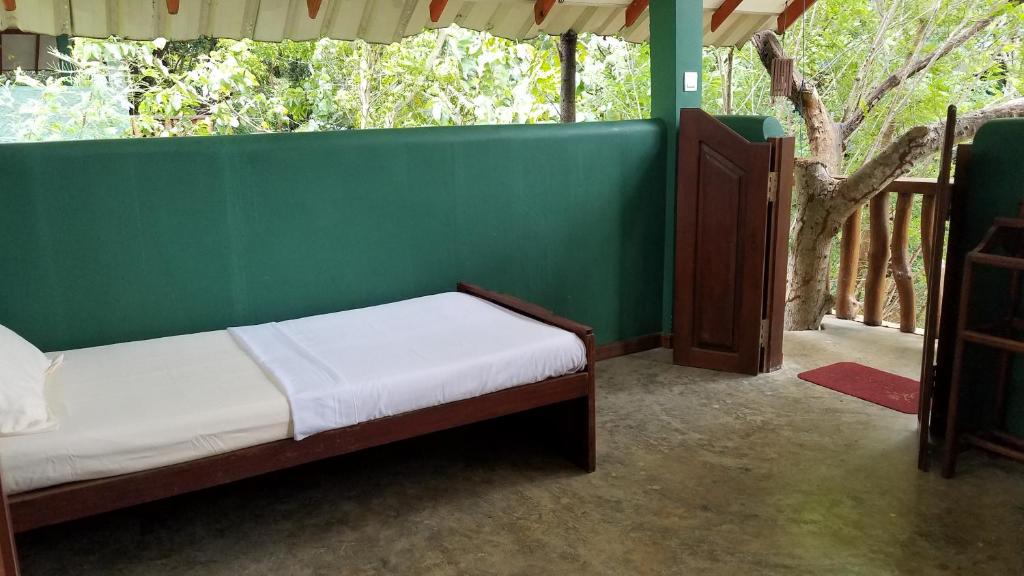 Postel nebo postele na pokoji v ubytování Sigiri Holiday Villa