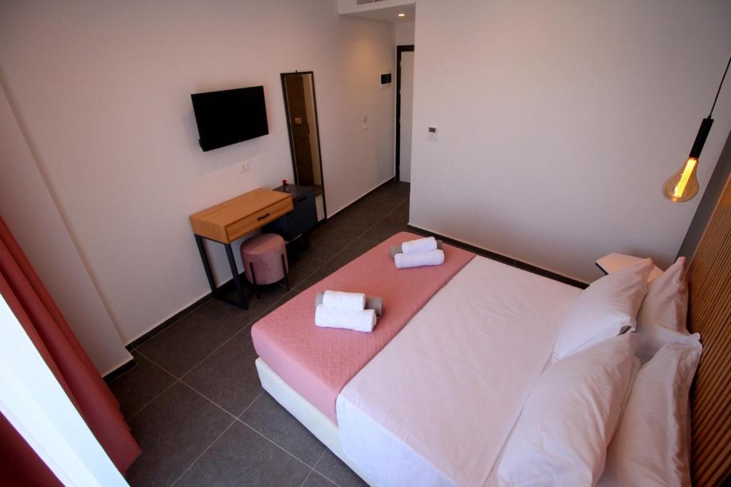Postel nebo postele na pokoji v ubytování Blue Eye Hotel