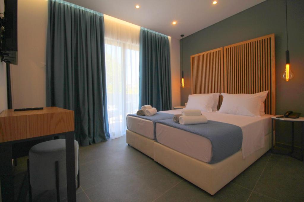 Postel nebo postele na pokoji v ubytování Blue Eye Hotel