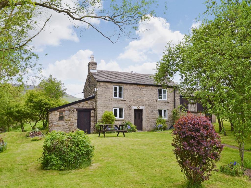 an old stone house with a large yard at Ryecroft in Bradwell