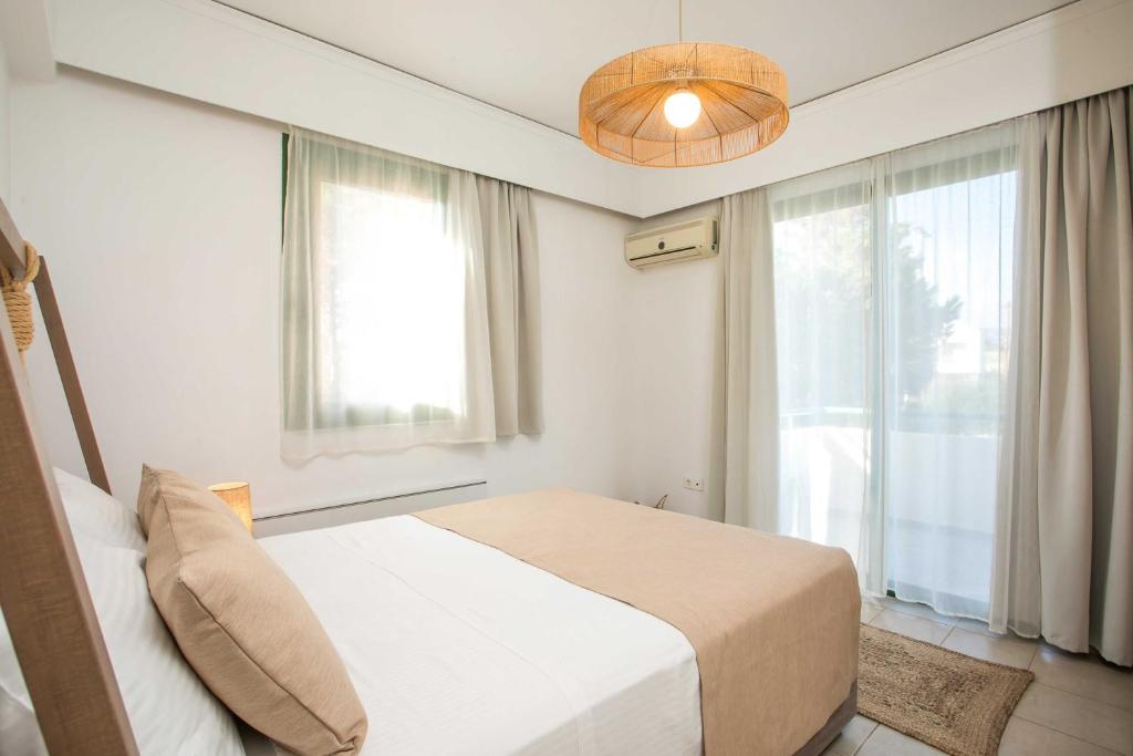 A bed or beds in a room at Beachfront Villa SeaShell Superior