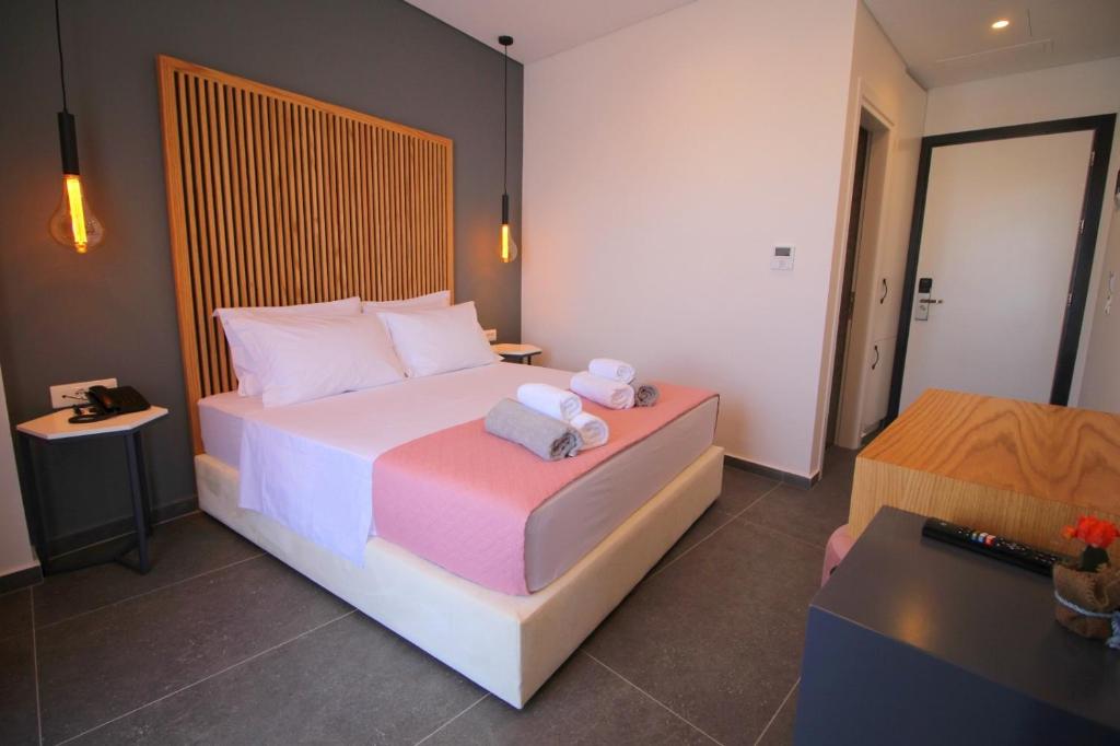 Postel nebo postele na pokoji v ubytování Blue Eye Hotel