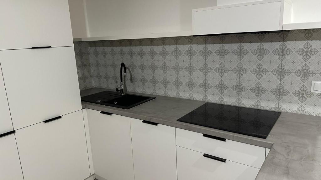 Kuchyňa alebo kuchynka v ubytovaní Apartamenty Mickiewicza40