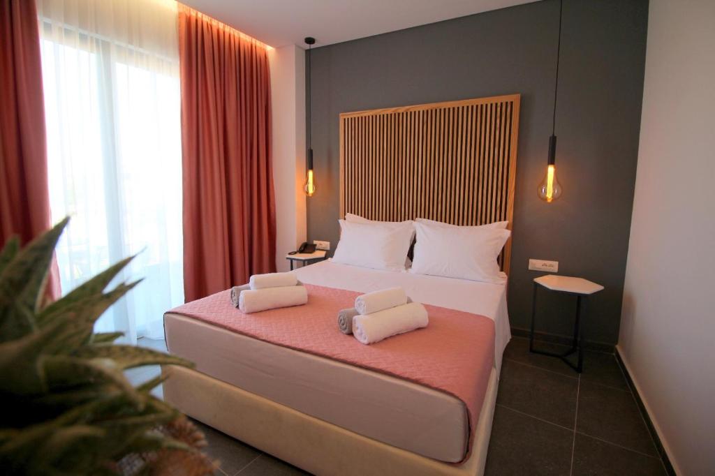 Postel nebo postele na pokoji v ubytování Blue Eye Hotel