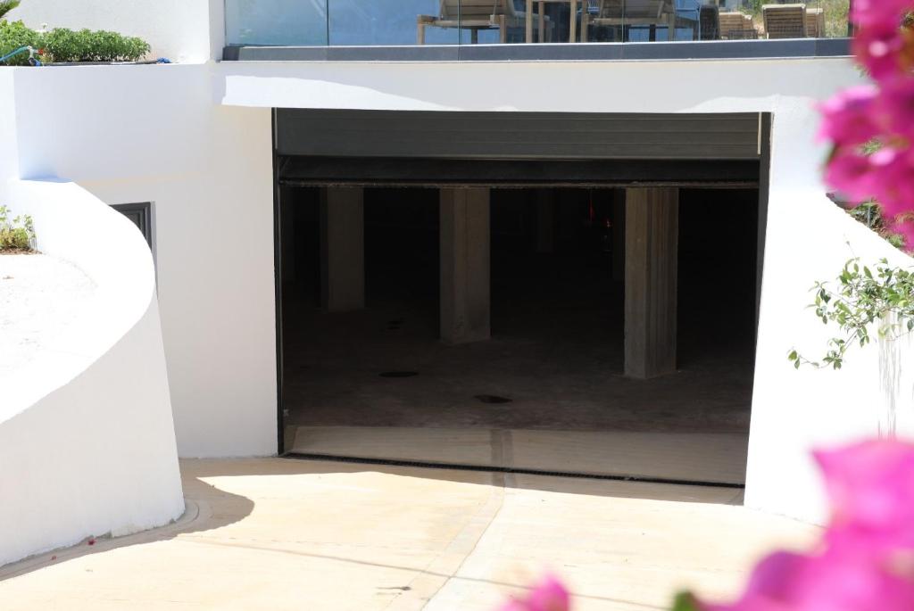 Blue Eye Hotel - Image 12