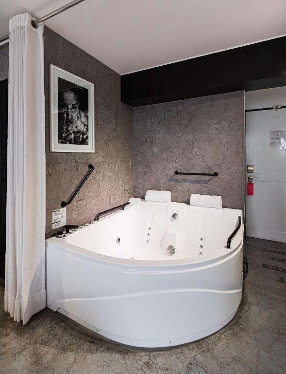 Ένα ή περισσότερα κρεβάτια σε δωμάτιο στο BTH Hotel – Boutique Concept