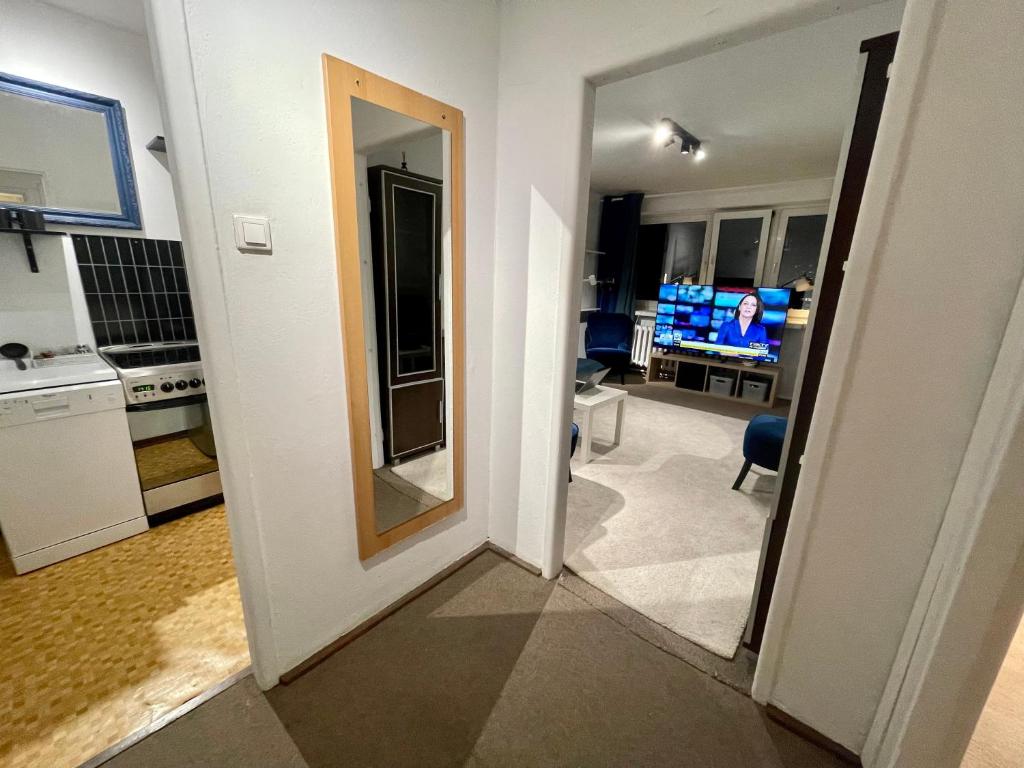 Kuchyňa alebo kuchynka v ubytovaní BLUE 3 metro WiFi 1 Gbs 75'TV Netflix Disney HBO Max AppleTV Amazon
