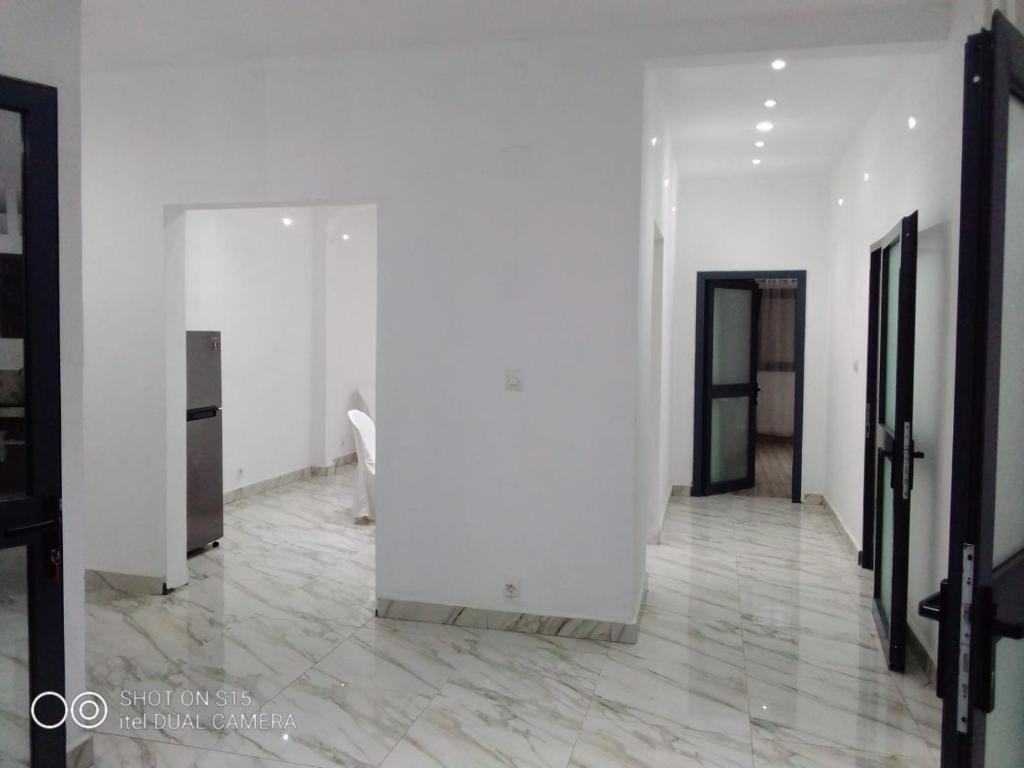 Le Majestic Toamasina Hotel - Apartamento De Tres Habitaciones