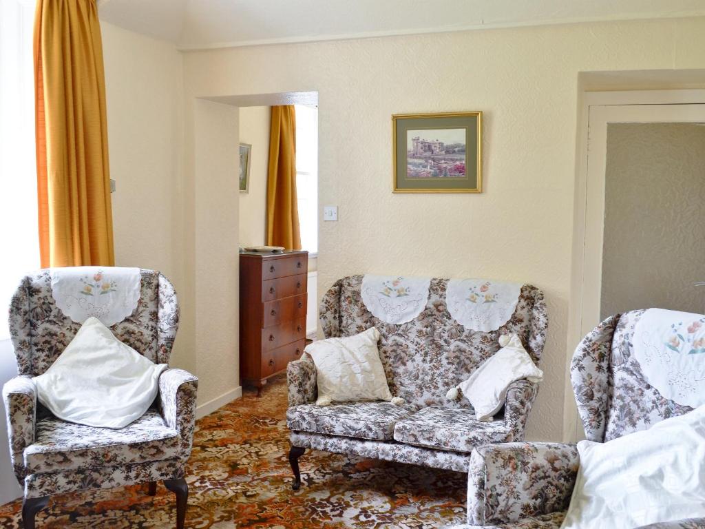 a living room with two chairs and a couch at Ardmore in Largs