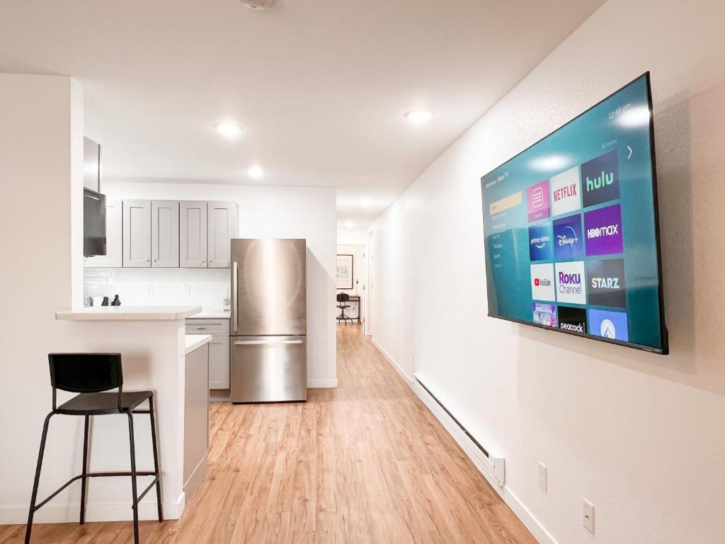 Beautiful Work Stay Retreat in Pueblo Near Downtown - Appartement De Deux Chambres