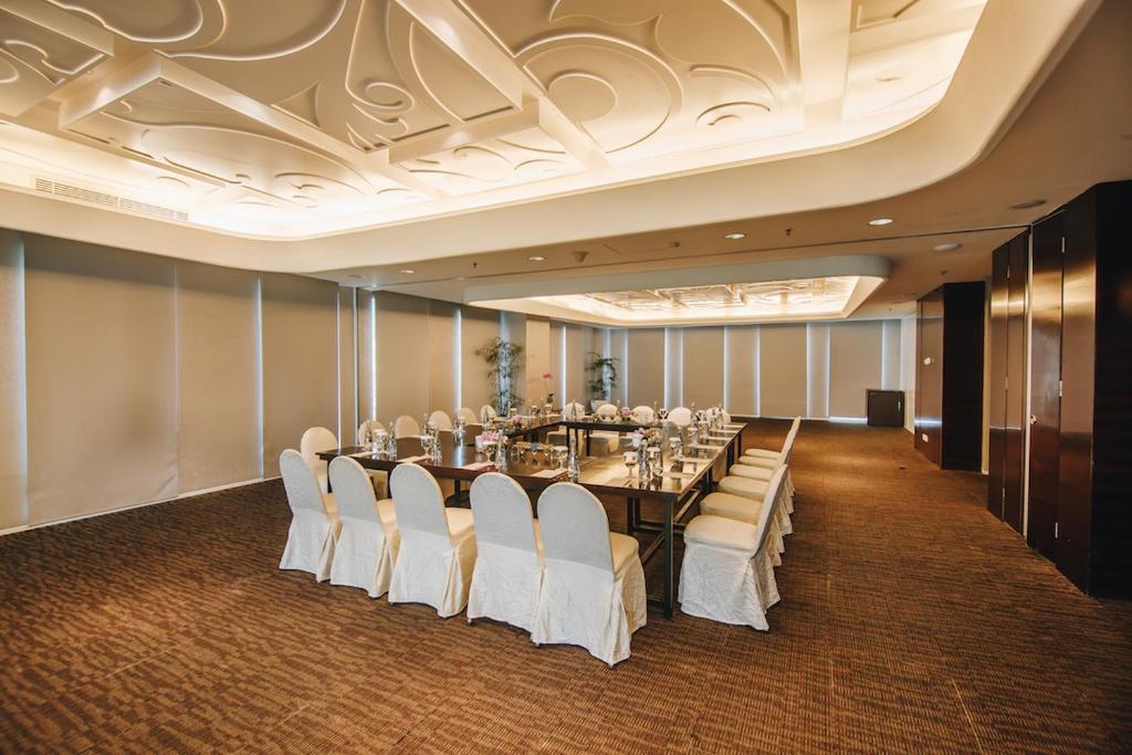 Kawasan bisnes dan/atau bilik persidangan di JS Luwansa Hotel & Convention Center
