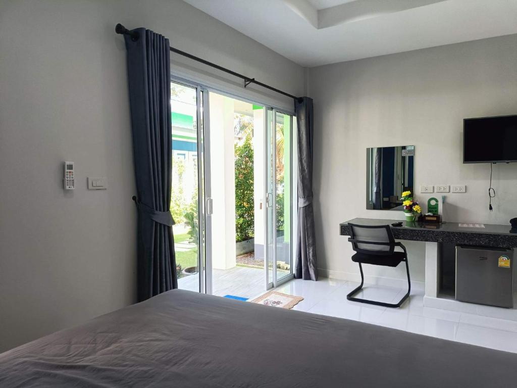 Coco Sea Bangpo Resort - 9