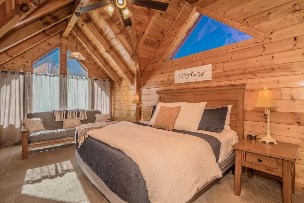 a bedroom with a bed in a log cabin at *Family friendly cabin near Dollywood! in Pigeon Forge