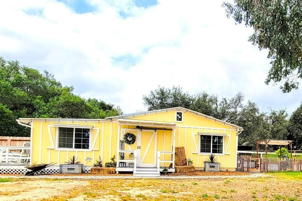 Rustic, country farmstay with friendly animals close to wineries and hiking - Huis Met één Slaapkamer