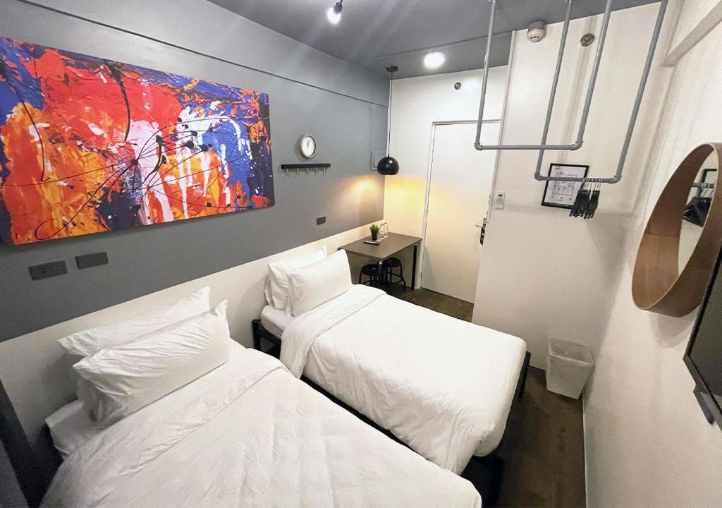 Postel nebo postele na pokoji v ubytování mySTAY Hotel BGC West