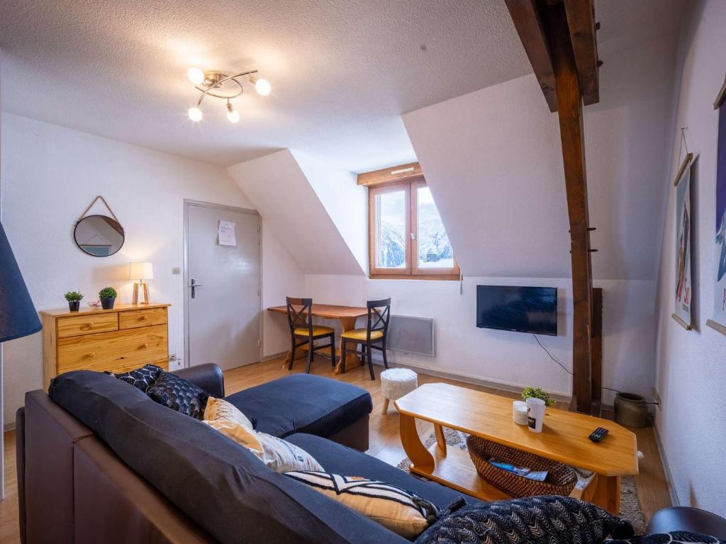 a living room with a couch and a table at Appartement Saint-Lary-Soulan, 1 pièce, 6 personnes - FR-1-296-454 in Saint-Lary-Soulan