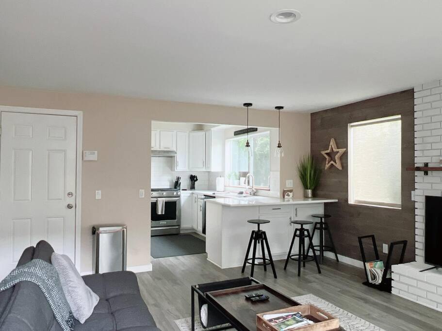 Livable C near Lake Washington - Housity