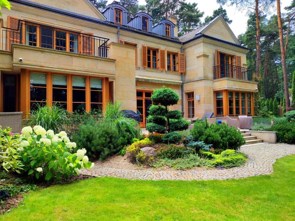 Stately Home in Magdalenka Warsaw - Villa