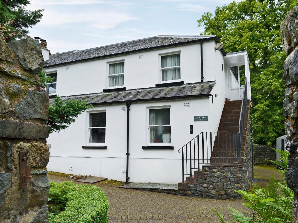 an image of a white house with a stone wall at Leatheswater in Thirlmere