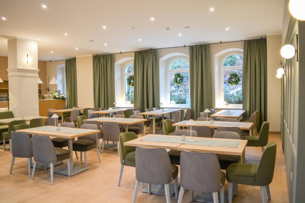 Reštaurácia alebo iné gastronomické zariadenie v ubytovaní Dobrzyński Resort Hotel Nefryt