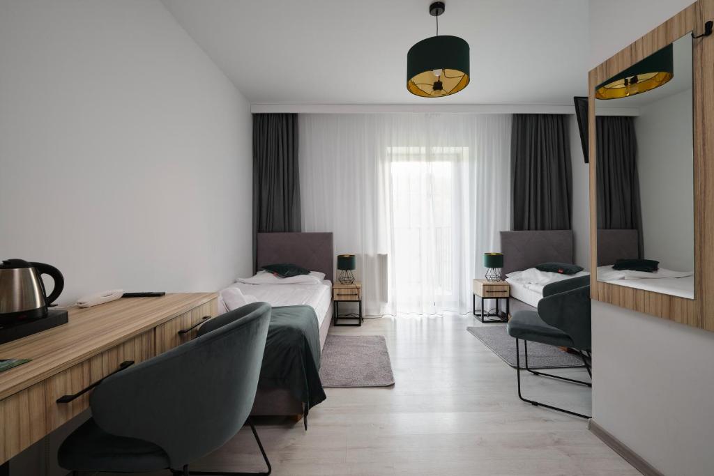Televízia a/alebo spoločenská miestnosť v ubytovaní Dobrzyński Resort Hotel Nefryt