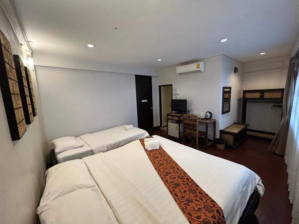 Kamala's Boutique Guesthouse - Triple Room With Balcony
