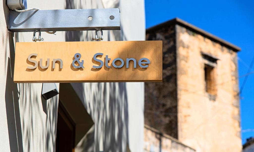 Certifikát, hodnocení, plakát nebo jiný dokument vystavený v ubytování Sun Stone Villas
