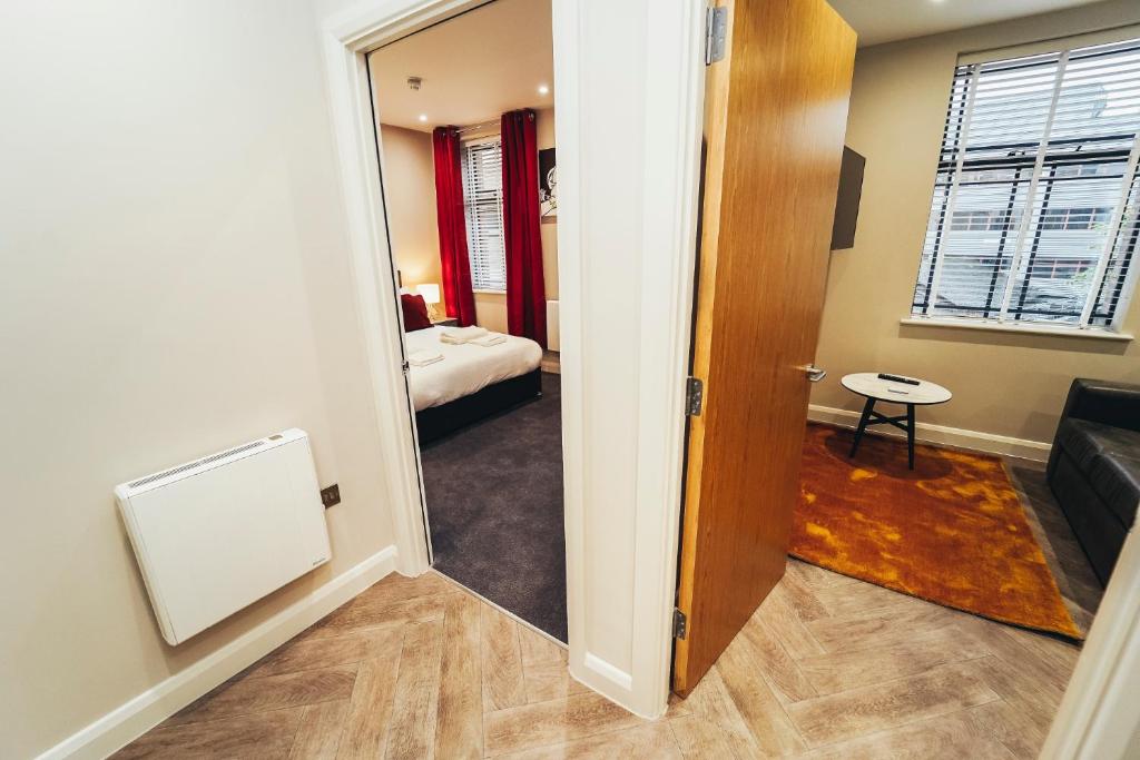 Postel nebo postele na pokoji v ubytování The Stay Company, Whitefriars House