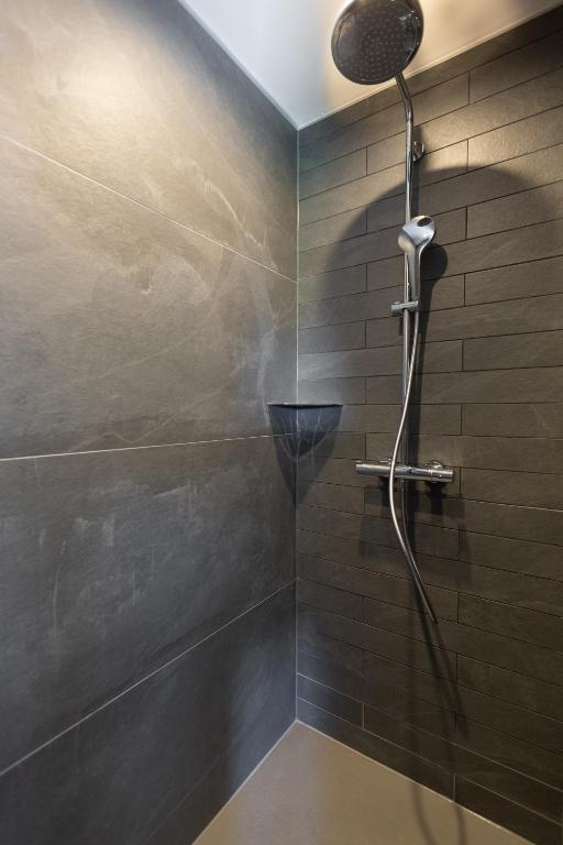 Łazienka w obiekcie Gites Spa Strasbourg - Villa Lion - SPA Privé, Sauna, Borne d'arcade, Babyfoot