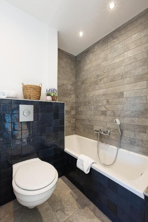 Łazienka w obiekcie Gites Spa Strasbourg - Villa Lion - SPA Privé, Sauna, Borne d'arcade, Babyfoot