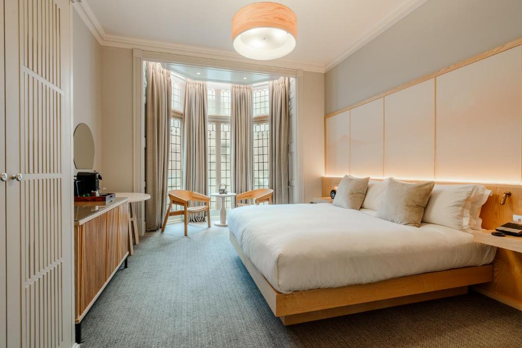 Postel nebo postele na pokoji v ubytování The Prince Akatoki London