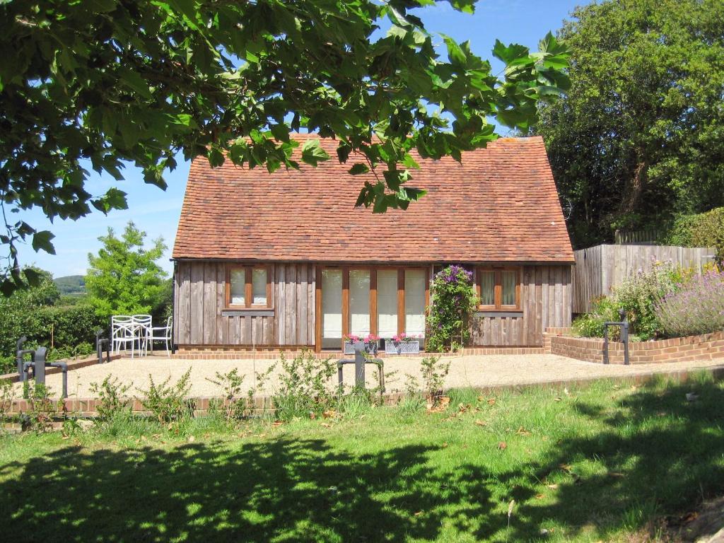 AshburnhamにあるLittle Midge Barnの大きな木造家屋(庭園付)
