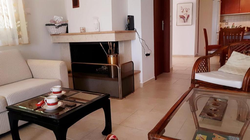 Część wypoczynkowa w obiekcie Villa Karolina - Halkidiki Kriopigi - 3 bedrooms