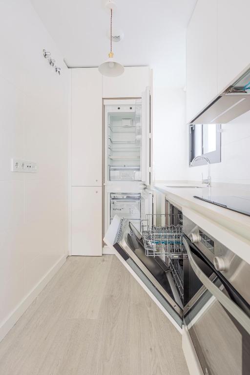 Kuchyň nebo kuchyňský kout v ubytování Uxama Sevilla Luxury Penthouse en Triana - Terraza y parking privados - piscina
