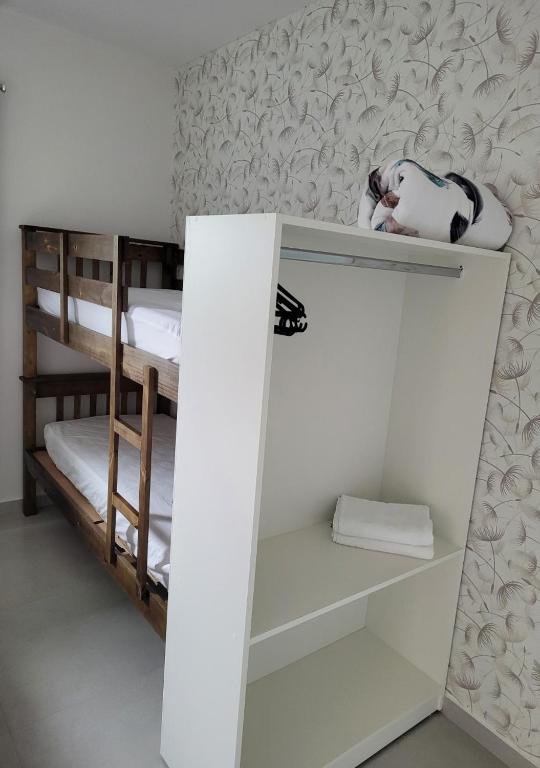 Palanda nebo palandy na pokoji v ubytování Flat Dona Branca