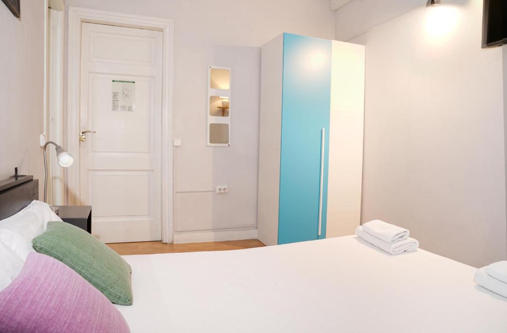 Wow Hostel Barcelona - Double Room With Private Bathroom