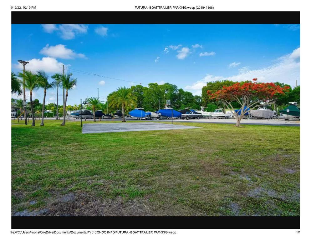 un parco con palme e un parcheggio di Islamorada Paradise Overlooking the Fabulous Florida Bay. a Tavernier